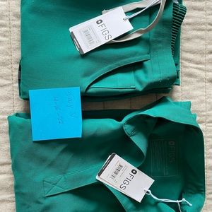 Figs Hunter green scrubs. XS Rafael top, XXS tall Yola bottoms. NWT
